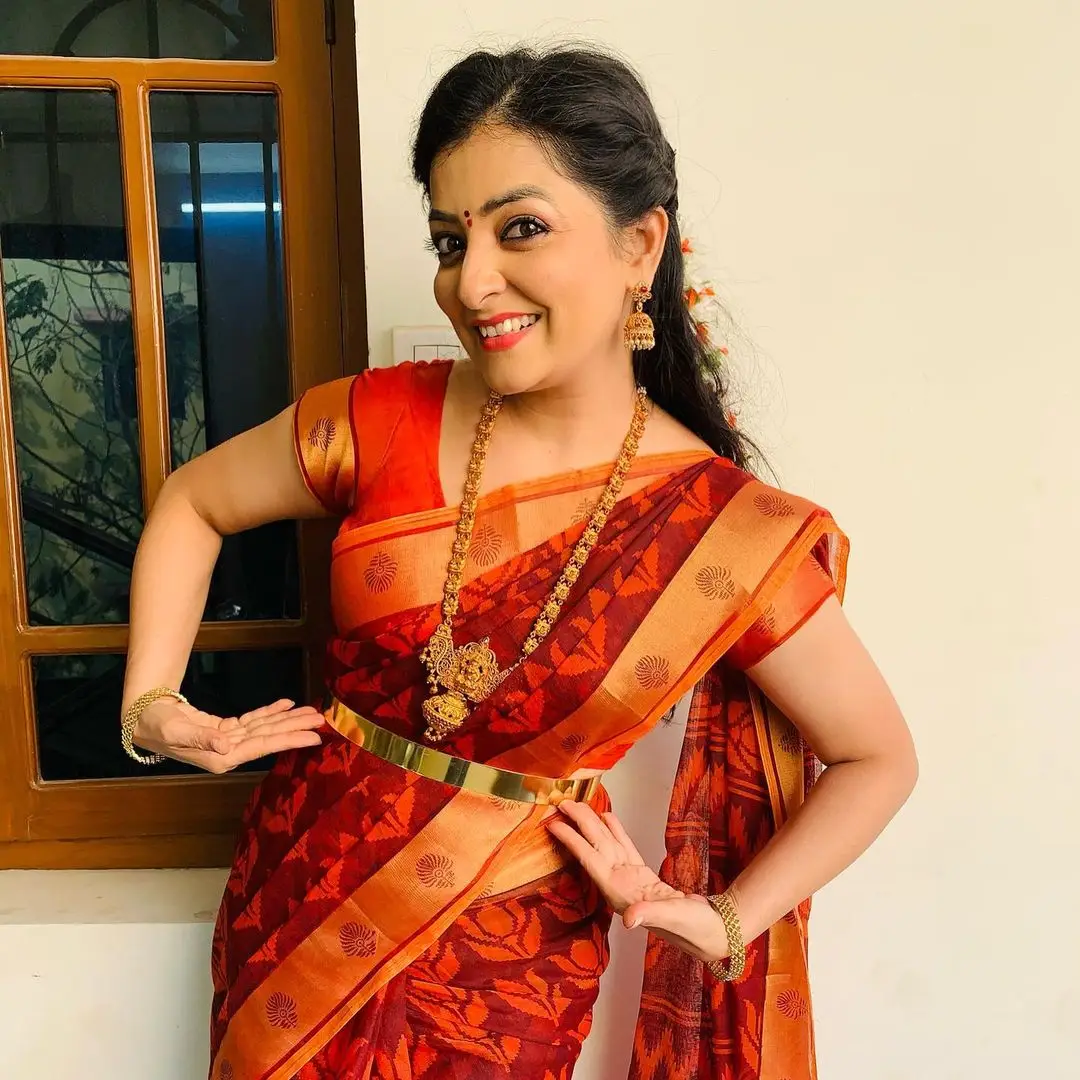 etv abhiruchi madhuri kandavalli in orange saree blouse